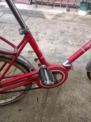 Bicicleta BH plegable roja