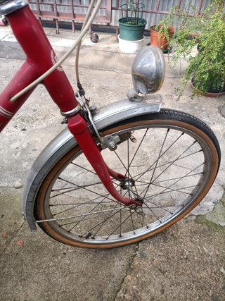 Bicicleta BH plegable roja