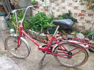 Bicicleta BH plegable roja