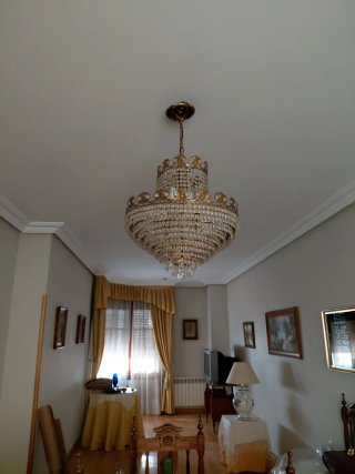 Lámpara de cristal de roca dorada