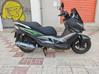 Kawasaki J125 Maxi Scooter