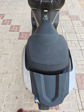 Kawasaki J125 Maxi Scooter