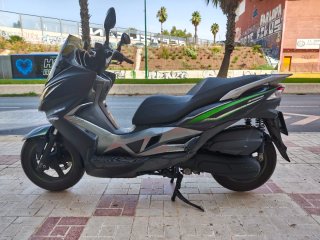 Kawasaki J125 Maxi Scooter