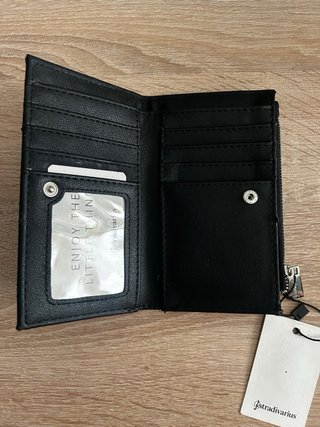 Cartera negra Stradivarius efecto piel