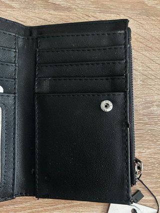 Cartera negra Stradivarius efecto piel