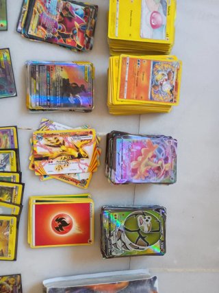 520 Cartas Pokémon Falsas + Álbum Charizard