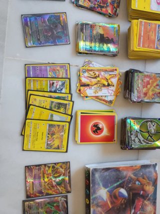 520 Cartas Pokémon Falsas + Álbum Charizard