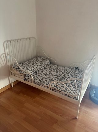 Cama infantil convertible IKEA con colchón