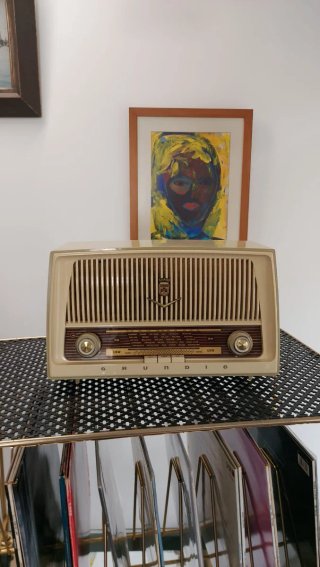 Mesa Auxiliar Mid Century