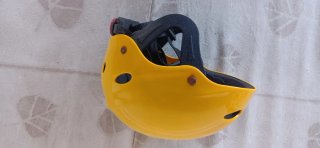 Casco acuático amarillo talla L