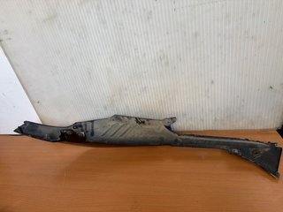 Tapa lateral derecha Suzuki Inazuma 250 12