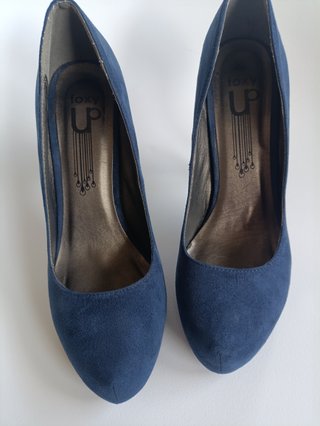 Zapatos de tacón azul marino de terciopelo