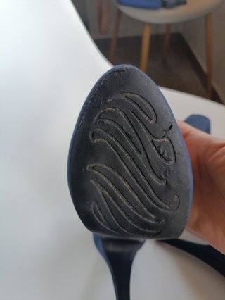 Zapatos de tacón azul marino de terciopelo