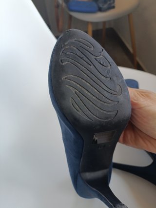 Zapatos de tacón azul marino de terciopelo