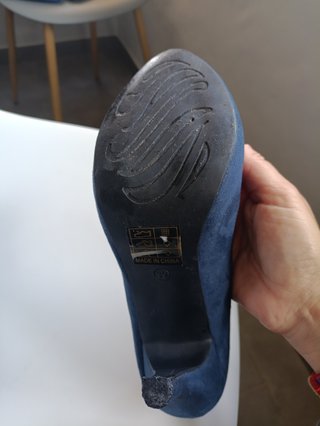 Zapatos de tacón azul marino de terciopelo