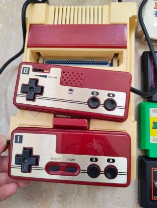 Consola Nintendo Famicom + 8 juegos
