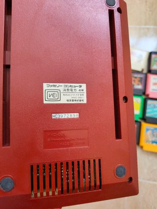 Consola Nintendo Famicom + 8 juegos