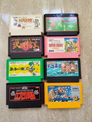 Consola Nintendo Famicom + 8 juegos