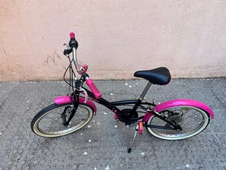 Bicicleta BTwin rosa y negra (6-10 años)