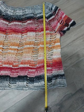 Maglietta in cotone effetto strappato