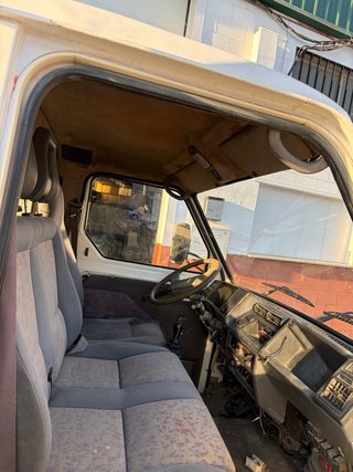 Nissan Trade 1998