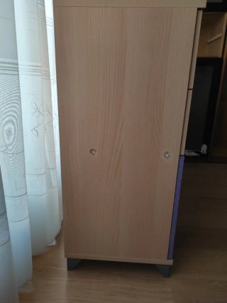 Mueble 2 puertas y 4 cajones en madera y violeta