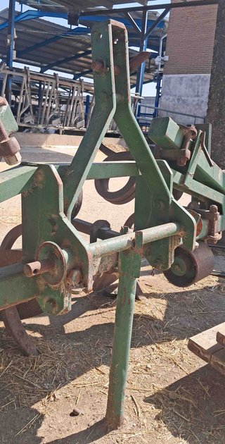 Cultivador 5 brazos para el maiz.