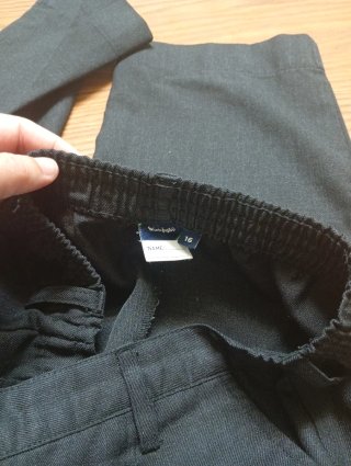 Pantalón gris uniforme talla 16