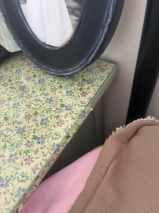 2 Mesitas de Noche Verdes con Papel Decorativo