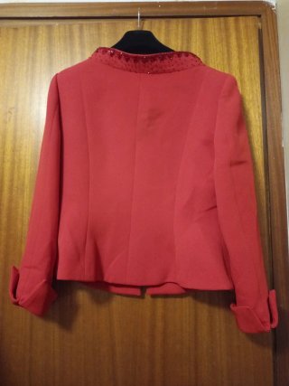 Traje chaqueta vintage rojo con zapatos