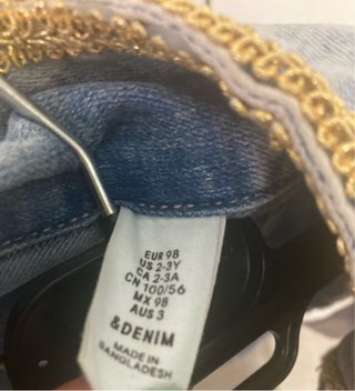 Cazadora vaquera H&M adornos dorados