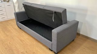 Sofá cama gris con arcón