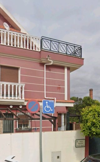 Se comparte casa adosada en Corrales
