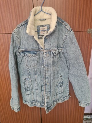 Cazadora vaquera Pull&Bear con borreguillo Talla M
