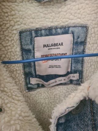 Cazadora vaquera Pull&Bear con borreguillo Talla M