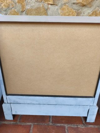 Mesitas de noche beige y doradas