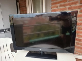 LG 32'' LCD TV en buen estado