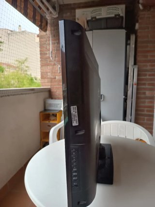 LG 32'' LCD TV en buen estado