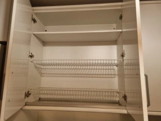 Muebles de cocina blancos y gris