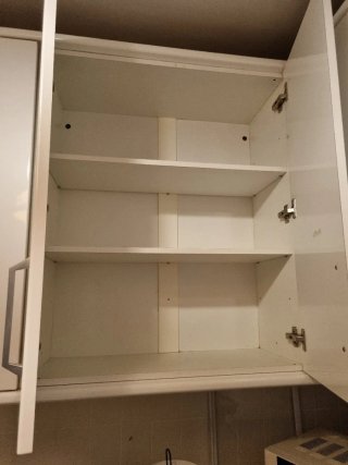 Muebles de cocina blancos y gris