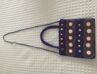 Bolso nuevo étnico con espejos y cierre.