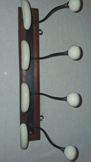 Perchero de pared madera y cerámica