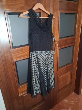 Vestido negro lunares