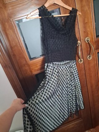Vestido negro lunares