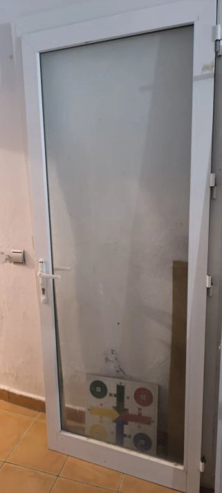 Puerta aluminio 210x90 con cerradura con llave