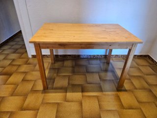 Mesa de comedor de madera. 120x74x74