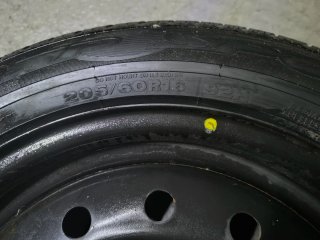 Neumático Dunlop 16' con llanta metálica