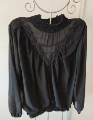 Camisa negra con encaje nueva