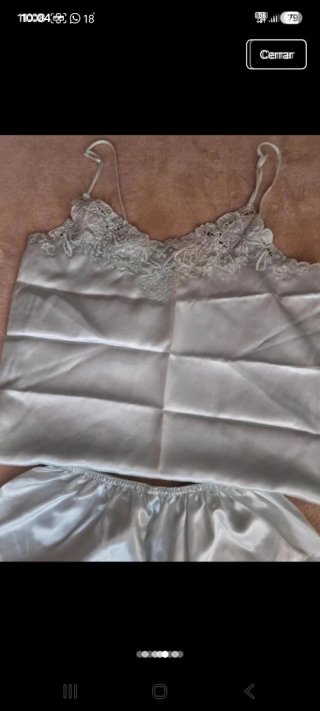 Pijama lencero azul satinado