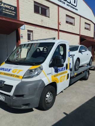 Grúa portacoches 24 horas en Madrid ☎️ 605532543